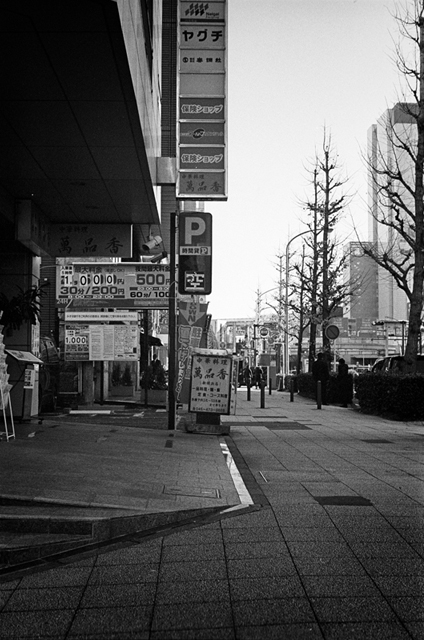 ���U���ʐ^�A���o�� f-2013.12.21Shin-yokohama-M4-Summilux50mmF1.4-400TX-094.jpg 2013.12.21<BR>�V���l<BR>M4 Summilux50mmF1.4<BR>400TX D76 1:1
