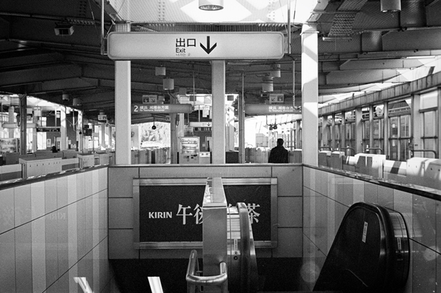 ���U���ʐ^�A���o�� f-2013.12.21Shin-yokohama-M4-Summilux50mmF1.4-400TX-098.jpg 2013.12.21<BR>�V���l<BR>M4 Summilux50mmF1.4<BR>400TX D76 1:1