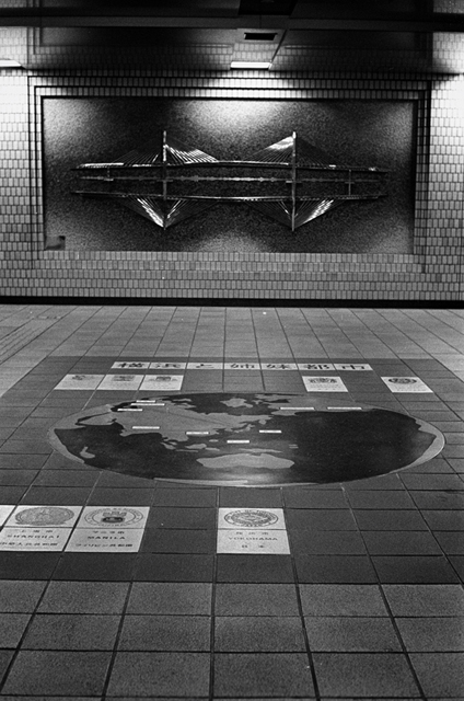 ���U���ʐ^�A���o�� f-2013.12.21Shin-yokohama-M4-Summilux50mmF1.4-400TX-099.jpg 2013.12.21<BR>�V���l<BR>M4 Summilux50mmF1.4<BR>400TX D76 1:1