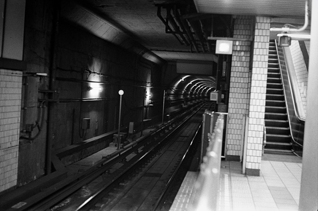 ���U���ʐ^�A���o�� f-2013.12.21Shin-yokohama-M4-Summilux50mmF1.4-400TX-100.jpg 2013.12.21<BR>�V���l<BR>M4 Summilux50mmF1.4<BR>400TX D76 1:1