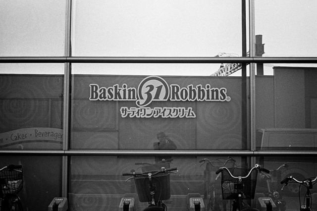 ���U���ʐ^�A���o�� f-2014.01.11Yokohama-M4-Summilux50mmF1.4-400TX-D76-098.jpg 2014.01.11<BR>���l<BR>M4 Summilux50mmF1.4<BR>400TX D76 1:1