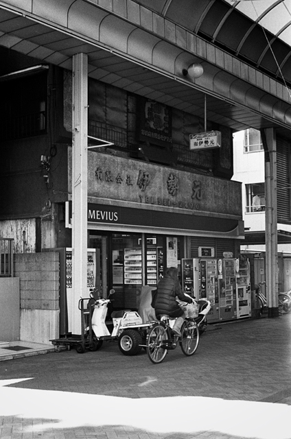 ���U���ʐ^�A���o�� f-2014.03.08Yokohama-M3-Summicron50mmF2-400TX-D76-undiluted-49.jpg 2014.03.08<BR>���l<BR>M3 Summicron50mmF2<BR>400TX D76 undiluted