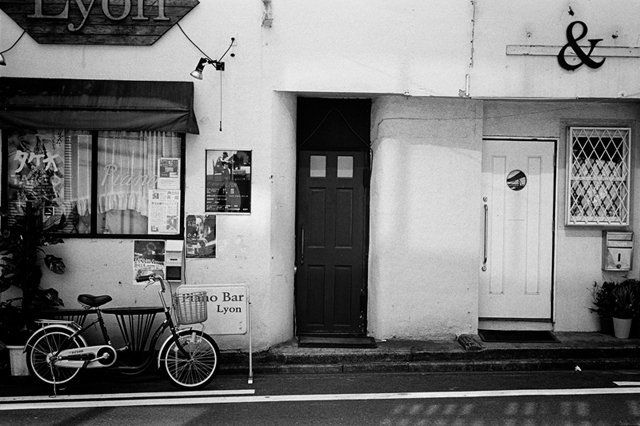 ���U���ʐ^�A���o�� f-2014.03.16Yokohama-M3-Summicron50mmF2Rigid-400TX-D76-undiluted-074.jpg 2014.03.16<BR>���l<BR>M3 Summicron50mmF2Rigid<BR>400TX D76 undiluted